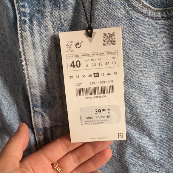 Zara High Rise Lightwash Jean Shorts - Picture 3 of 3